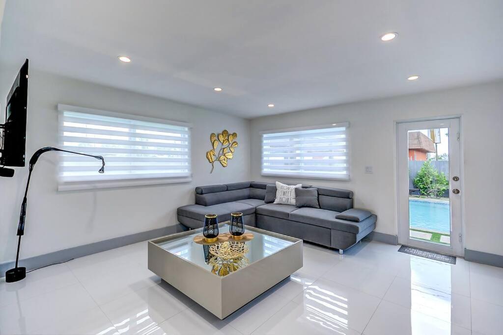 Ferienhaus Cozy Paradise, With Heated Pool, Near Airport In L16 Miami