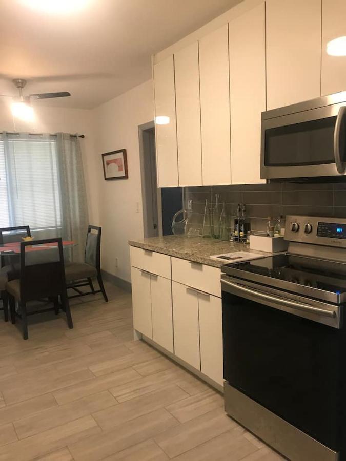 Homestay Bekahouse With Parking, Backyard And Laundry
