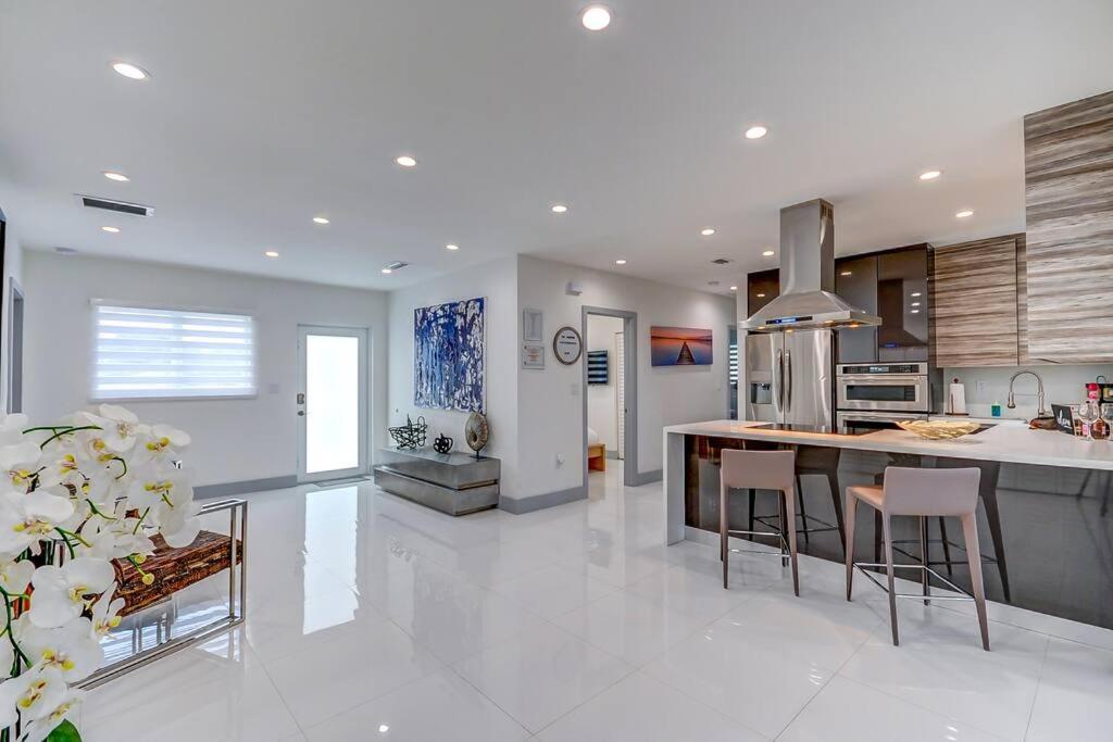 Cozy Paradise, With Heated Pool, Near Airport In L16