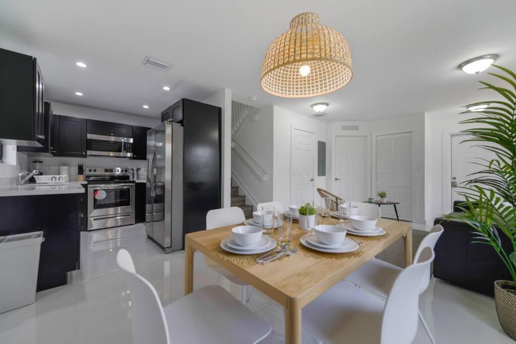 Brand New Duplex 3 Bedroom 2,5 Bathrooms With Parking