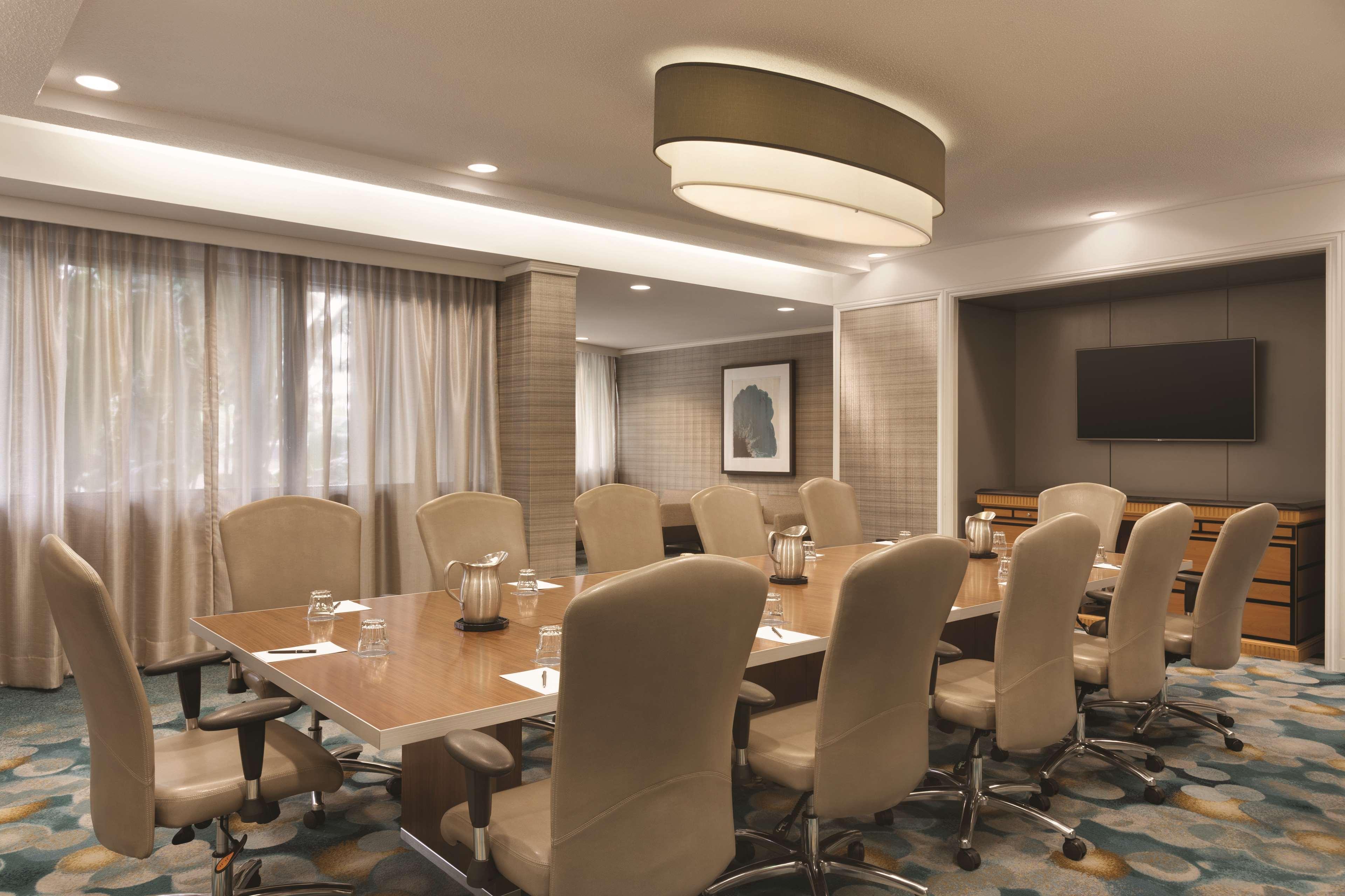 Hilton Airport Blue Lagoon Hotel 4*