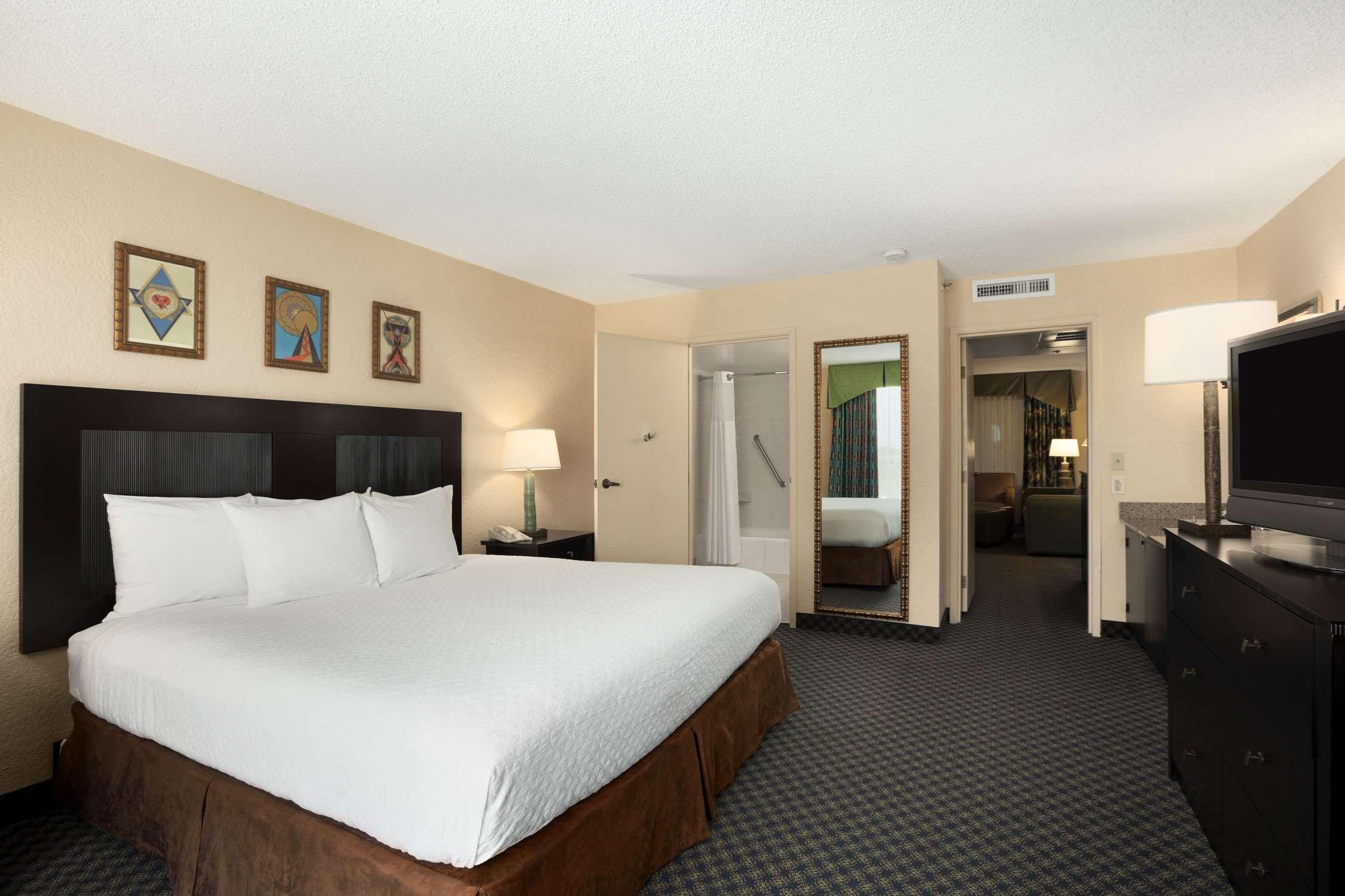 Hotel Embassy By Hilton International Airport