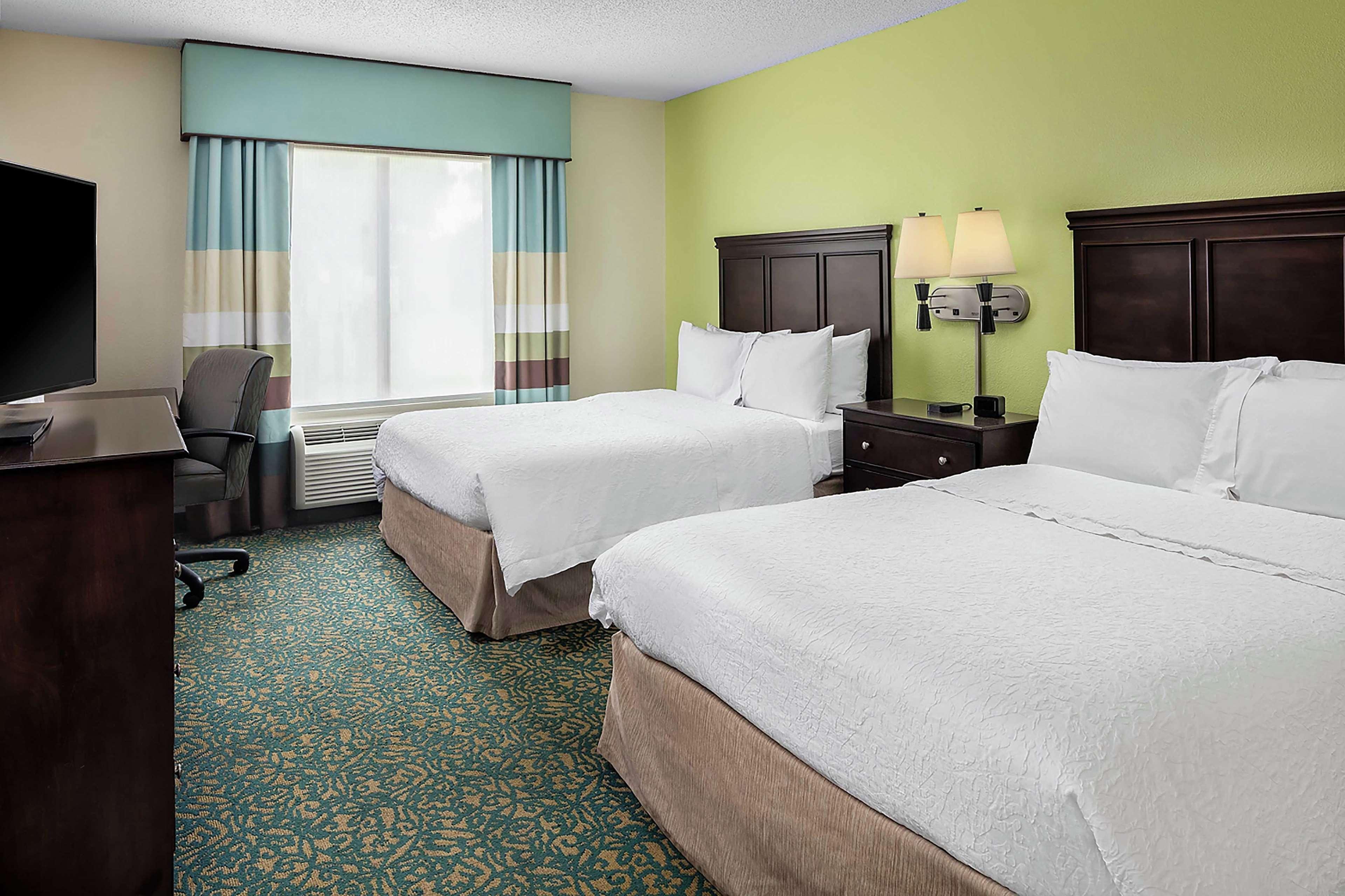 Hampton & Miami-doral Dolphin Mall Hotel 3*