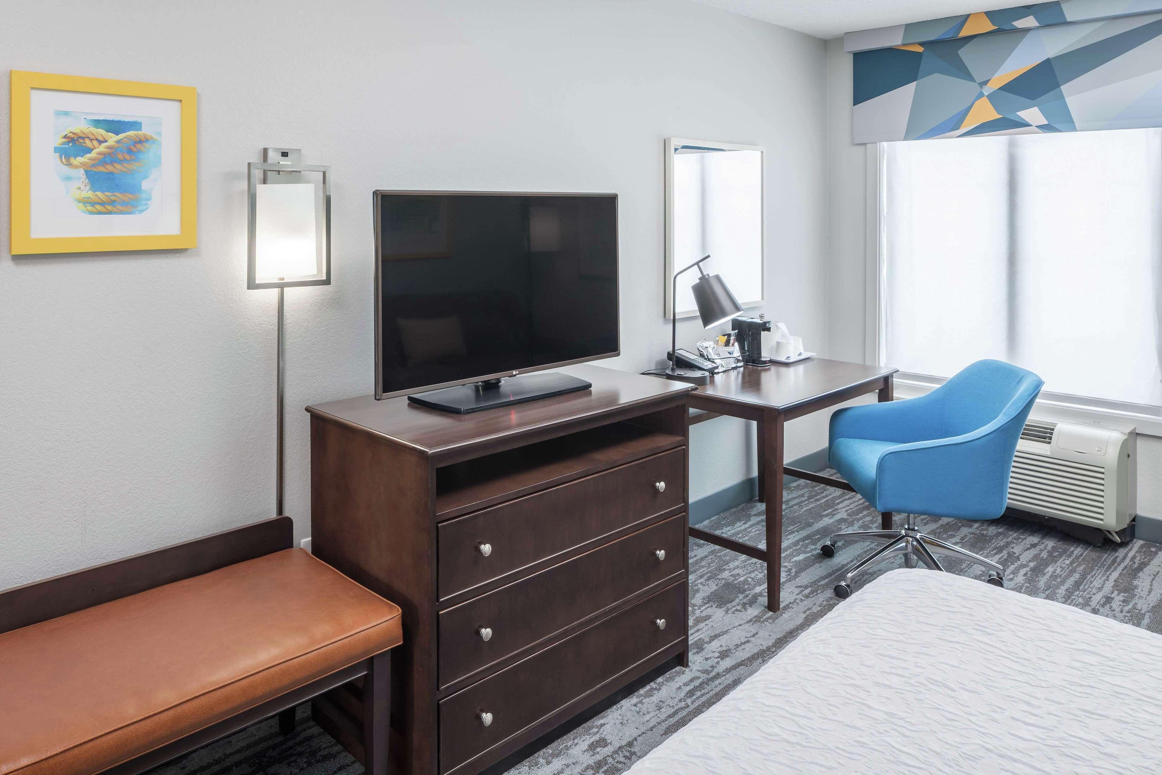 Hampton & Miami-doral Dolphin Mall 3*