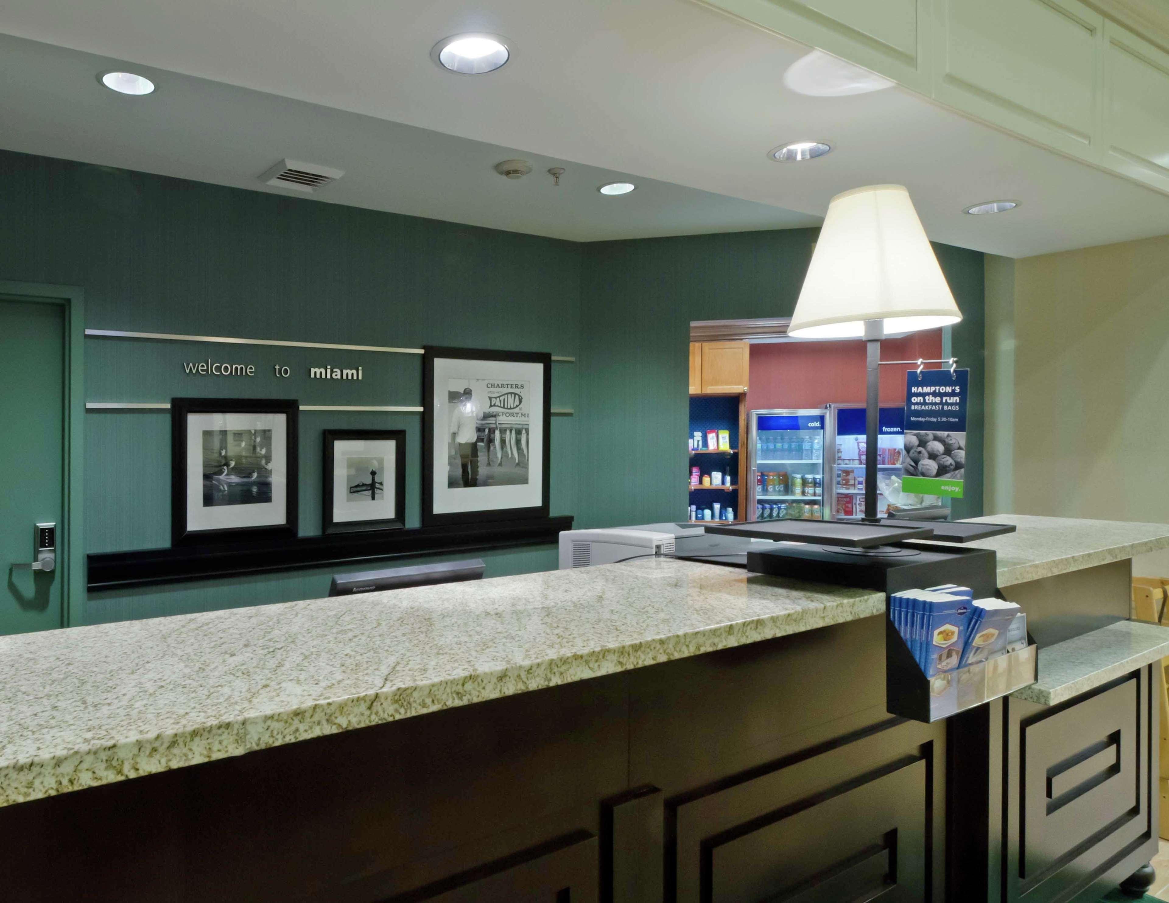 Hampton & Miami-doral Dolphin Mall 3*