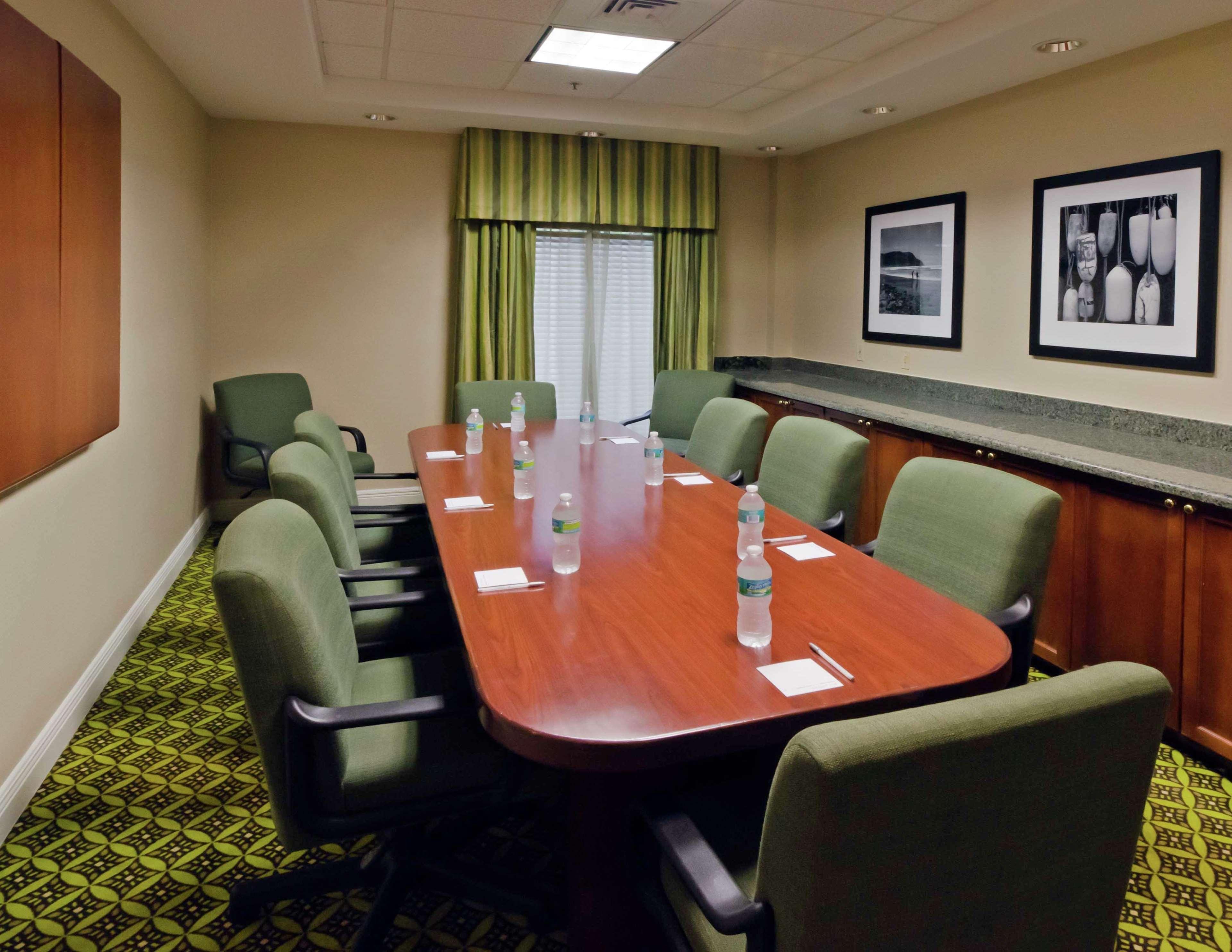 Hampton & Miami-doral Dolphin Mall 3*