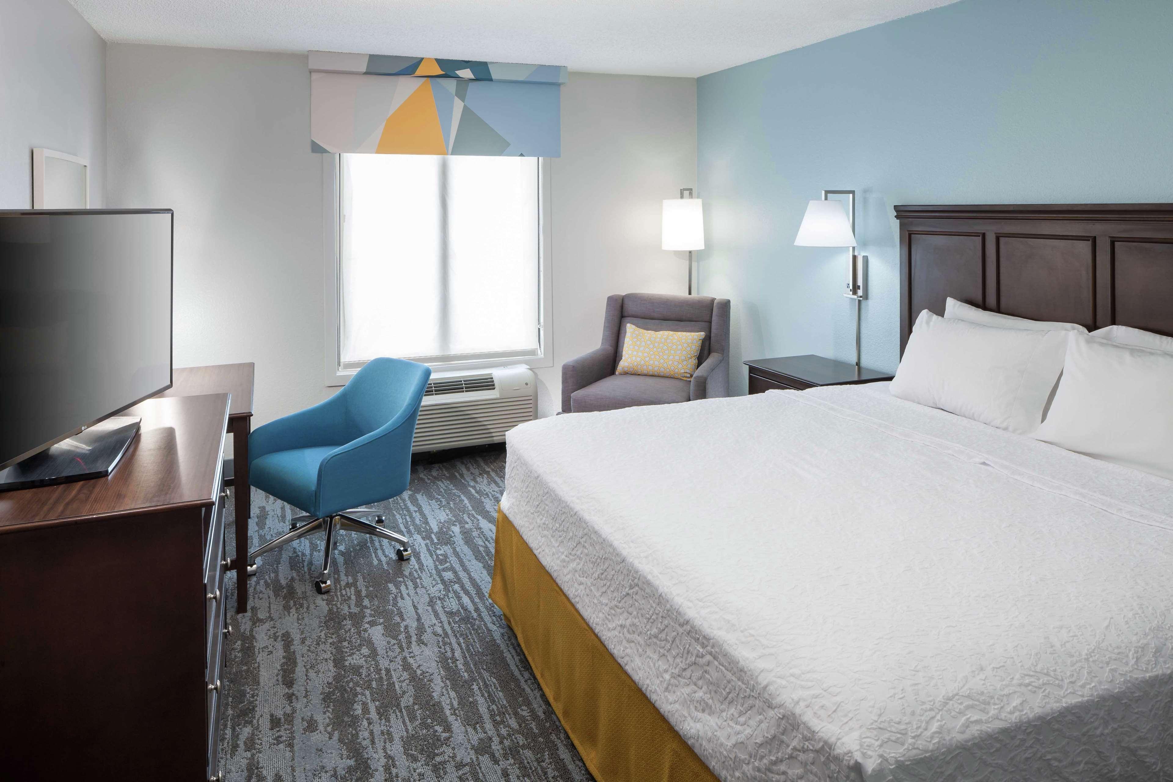 Hampton & Miami-doral Dolphin Mall Hotel