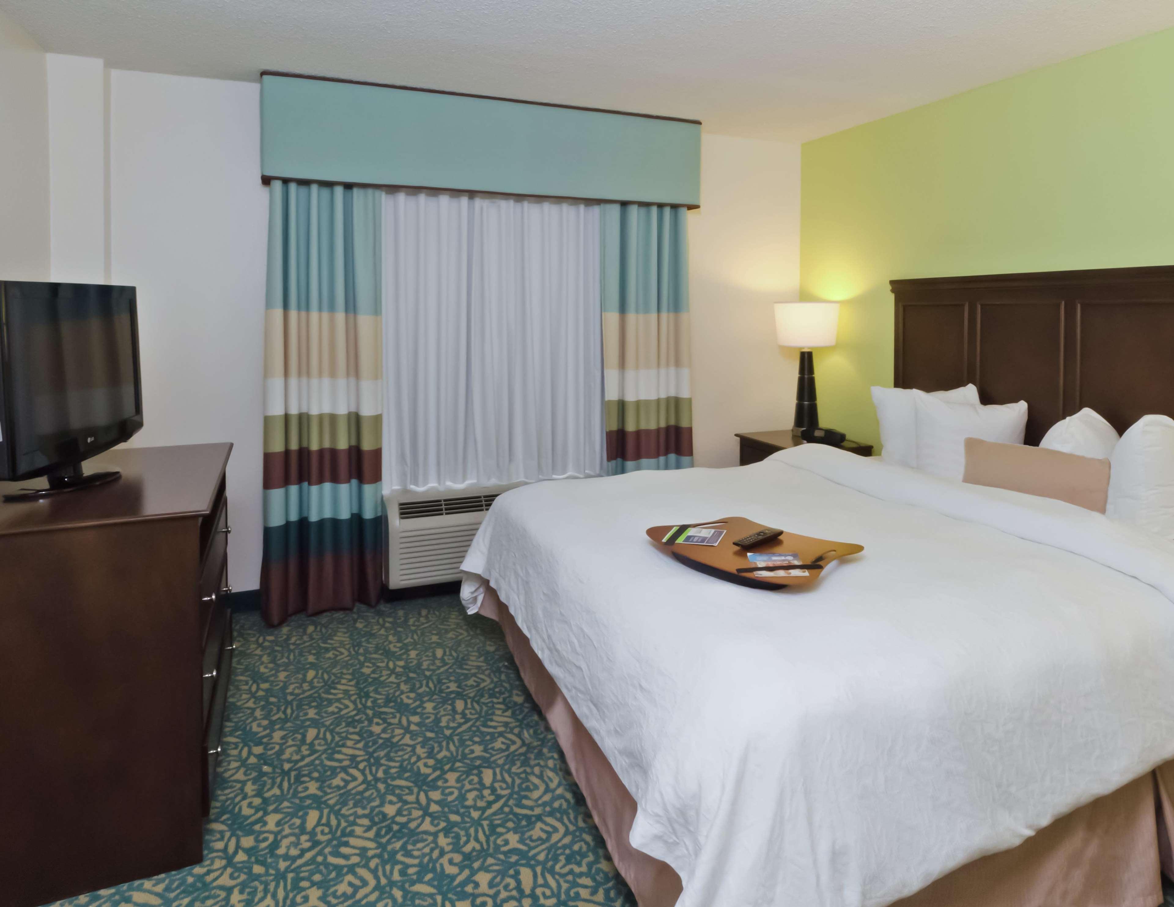 Hampton & Miami-doral Dolphin Mall 3*