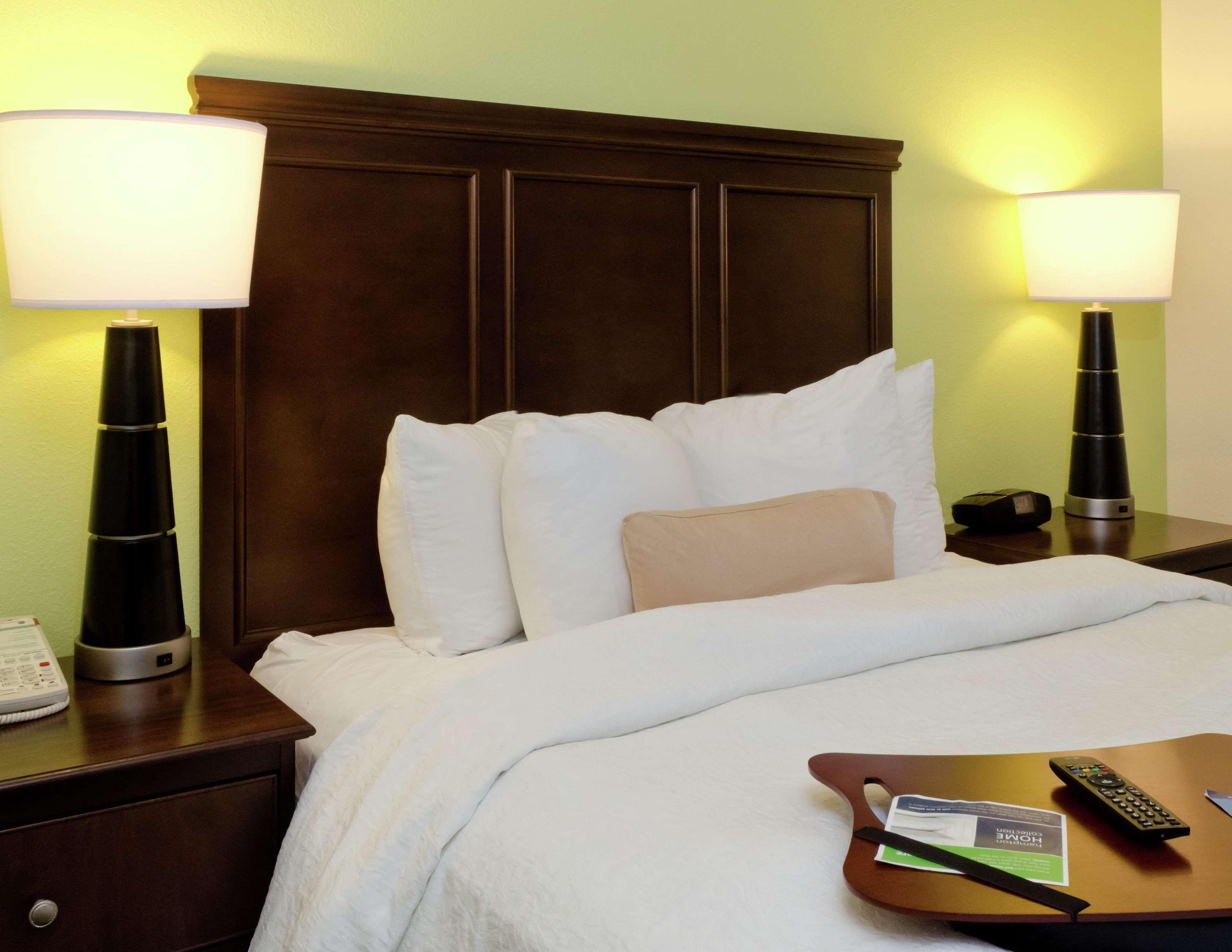 Hampton & Miami-doral Dolphin Mall Hotel 3*
