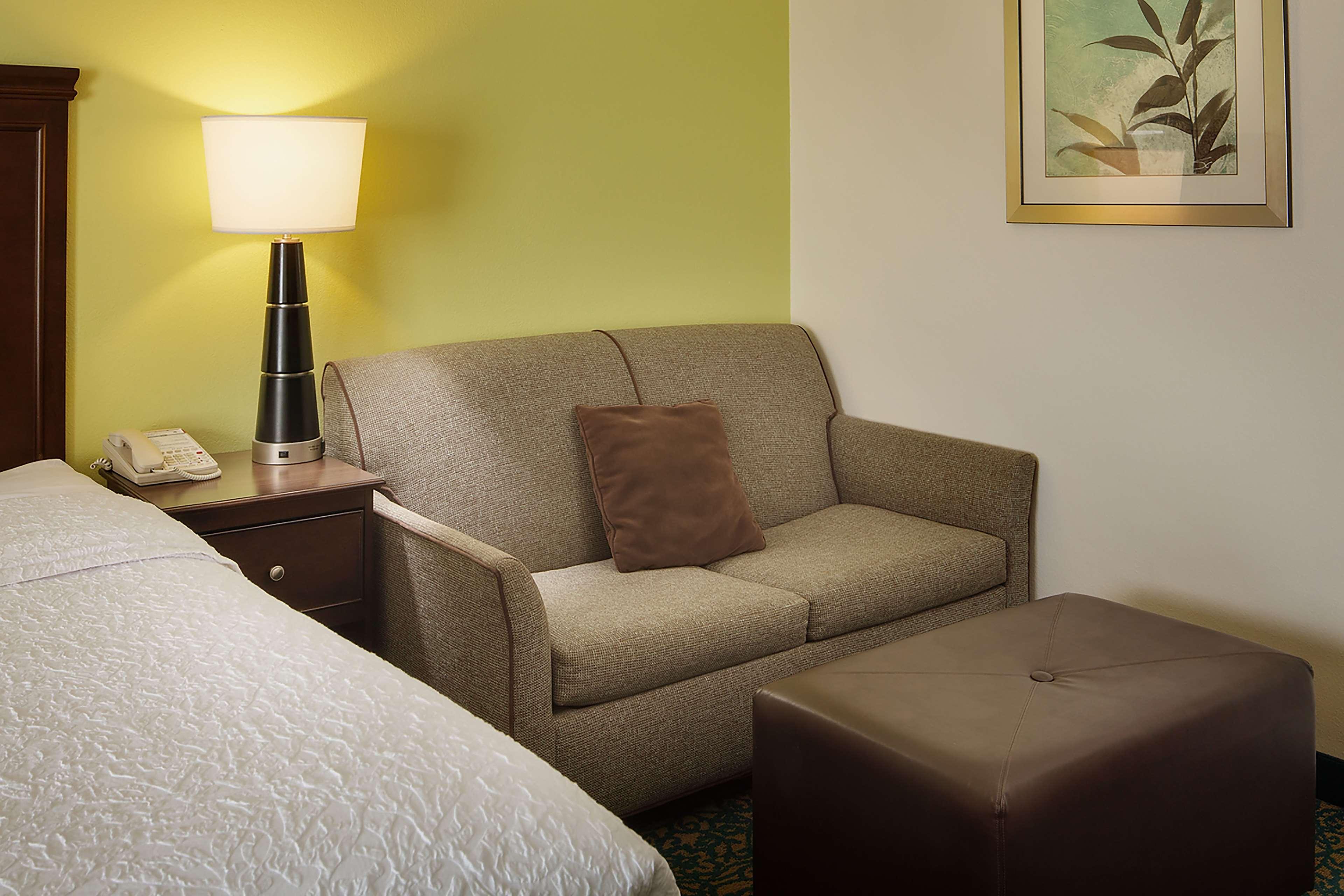 Hampton & Miami-doral Dolphin Mall Hotel