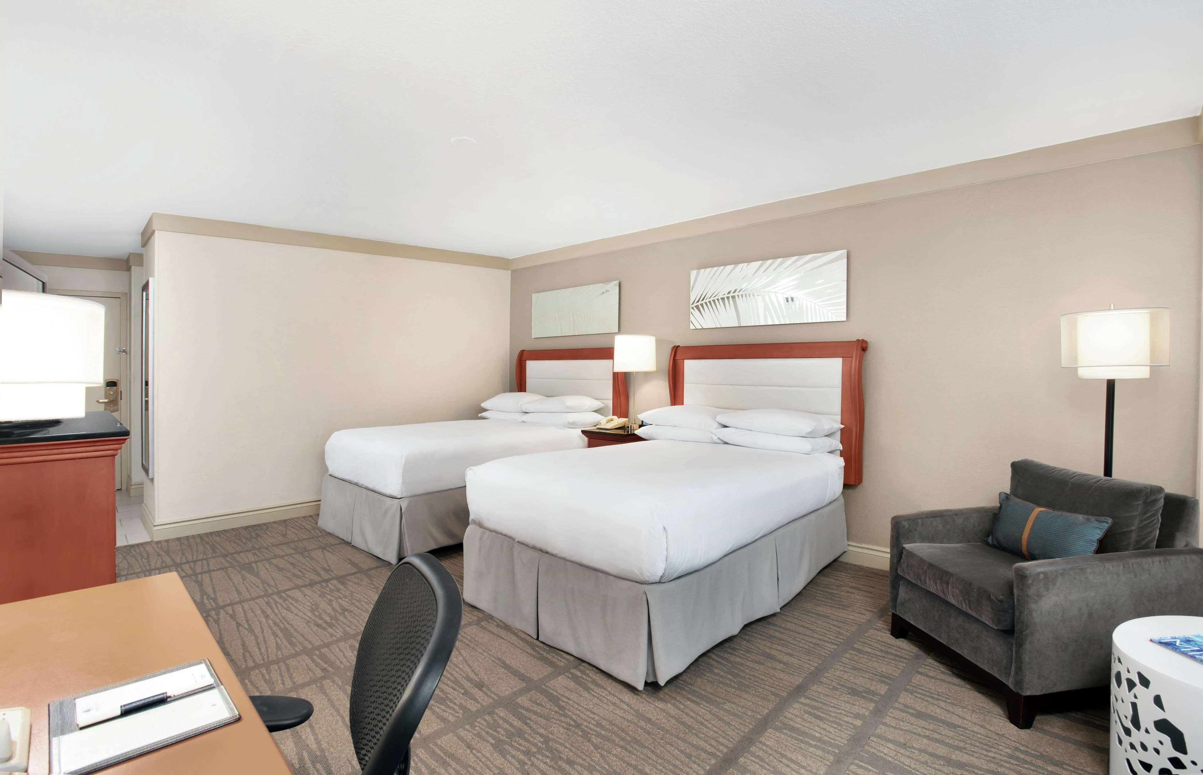 Doubletree By Hilton Airport & Convention Center Miami