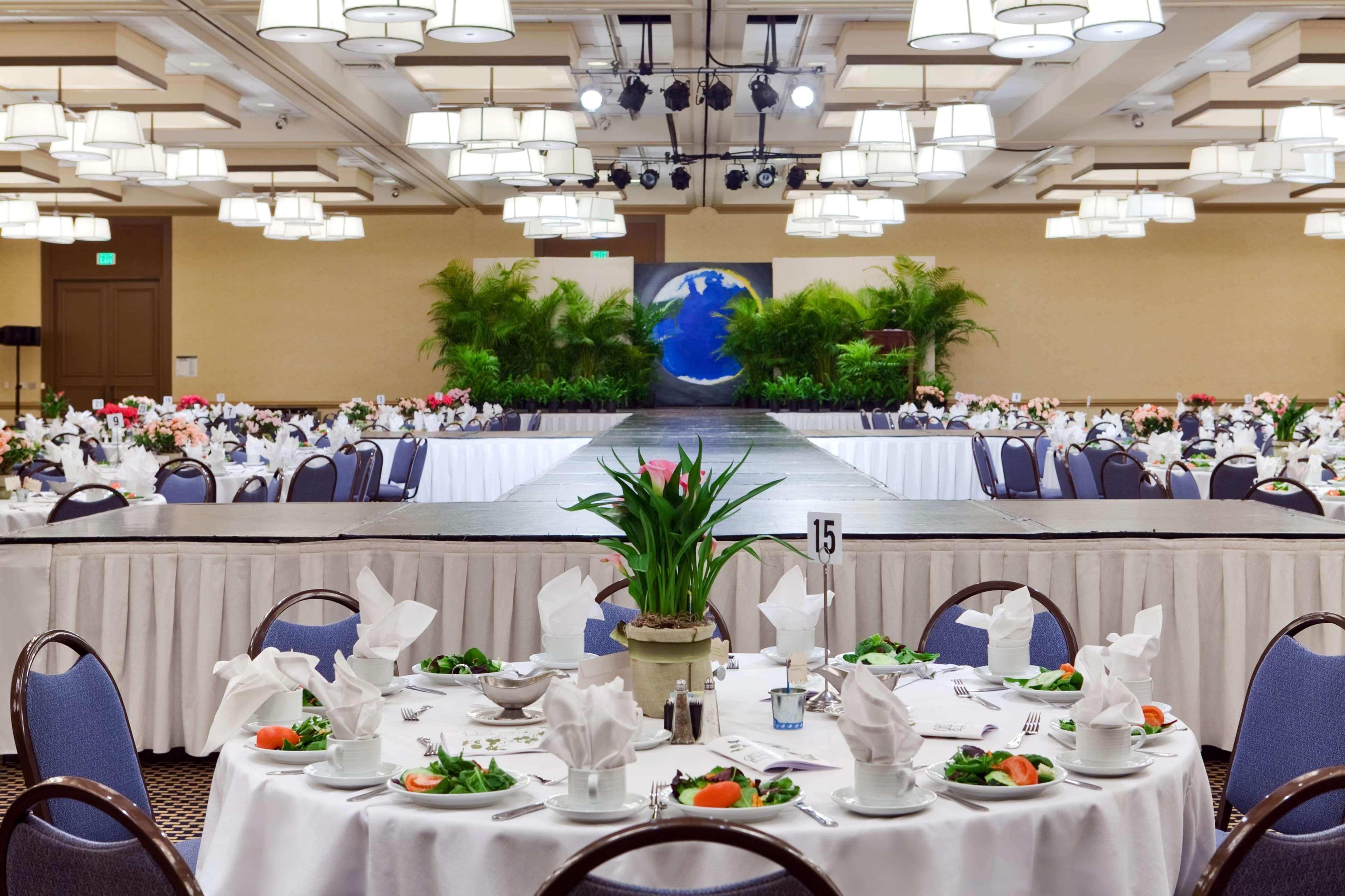 Hotel Doubletree By Hilton Airport & Convention Center 4*