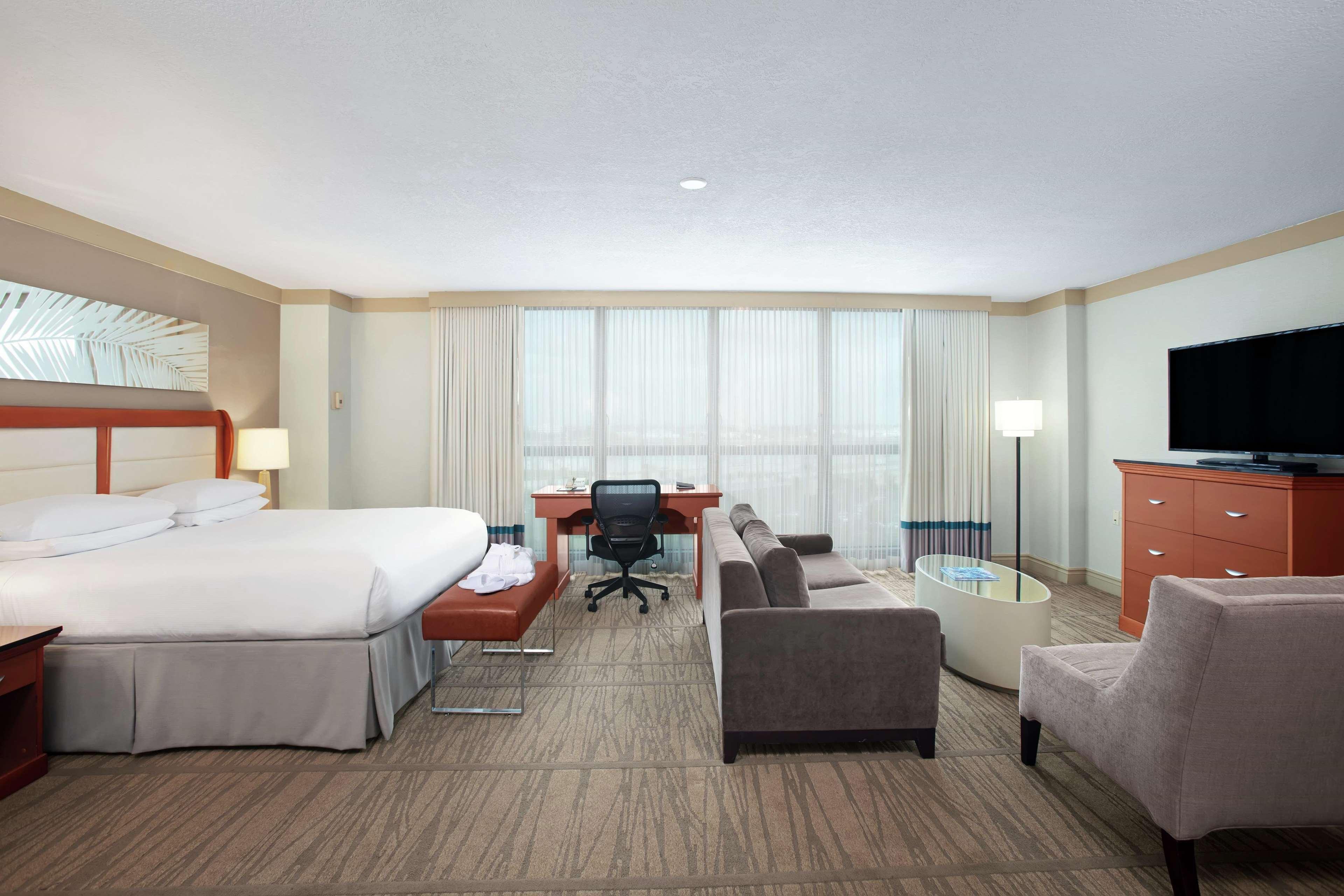 Hotel Doubletree By Hilton Airport & Convention Center Miami