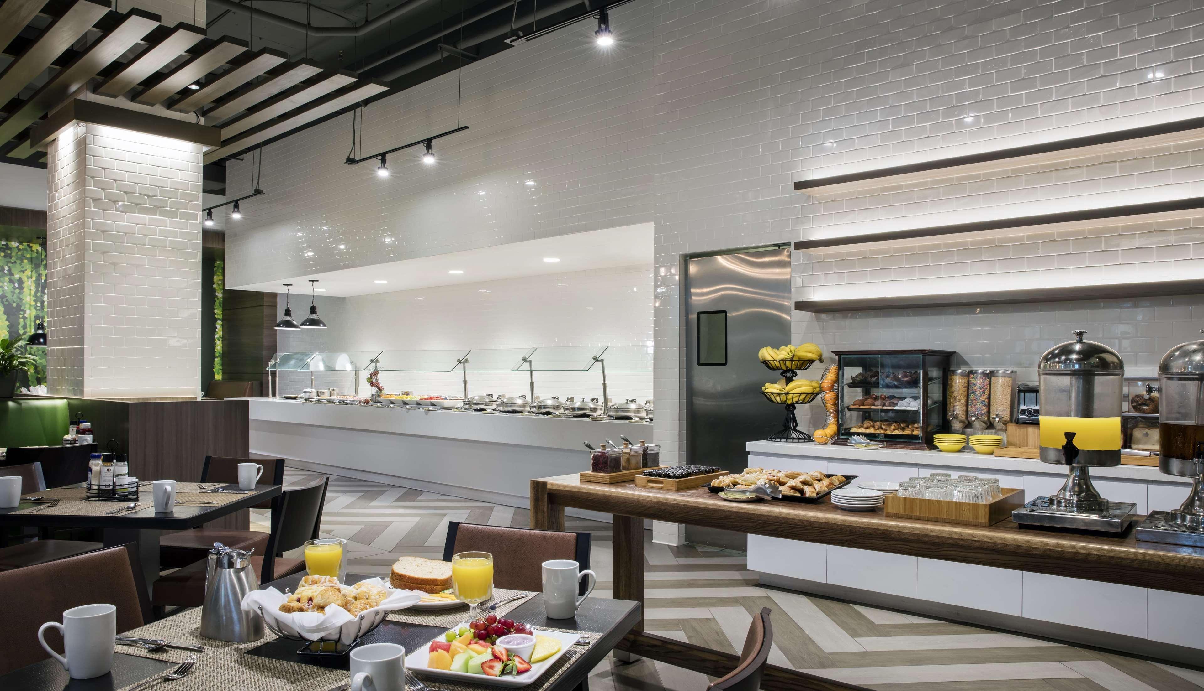 Doubletree By Hilton Airport & Convention Center