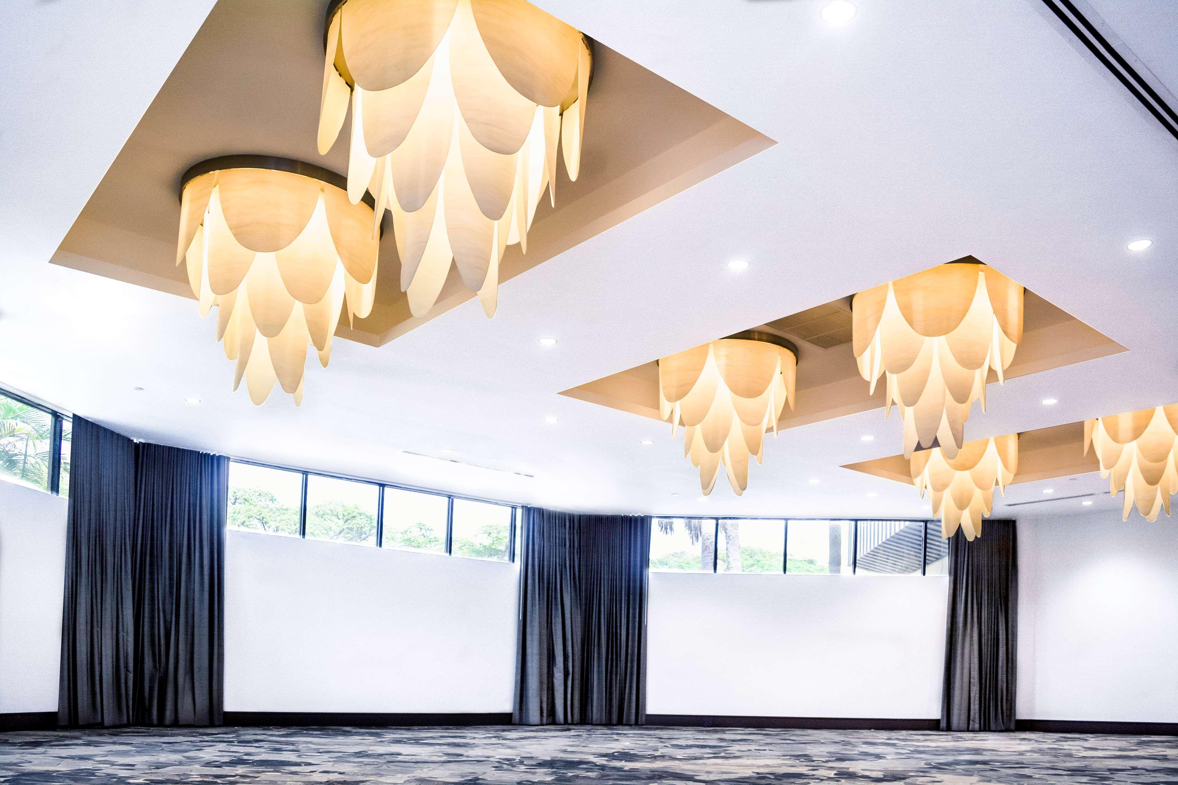 Doubletree By Hilton Airport & Convention Center Hotel 4*