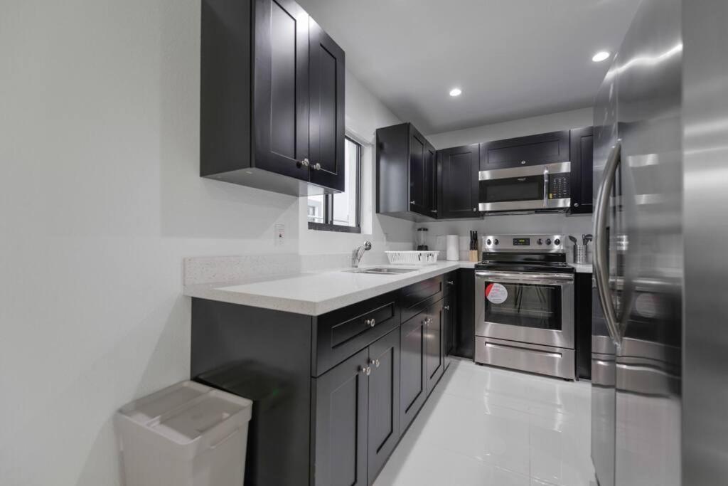 Brand New Duplex 3 Bedroom 2,5 Bathrooms With Parking *