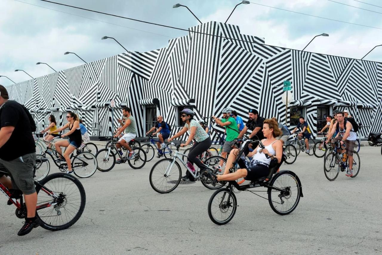 2 Bedroom Trampoline Street Art Bbq Miami