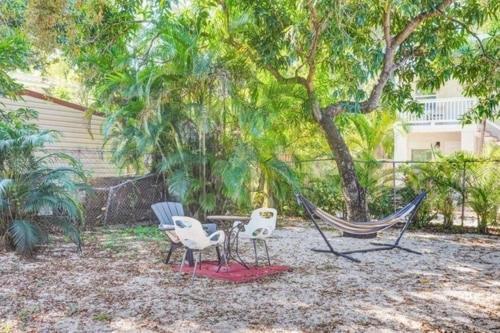 2 Bedroom Trampoline Street Art Bbq *