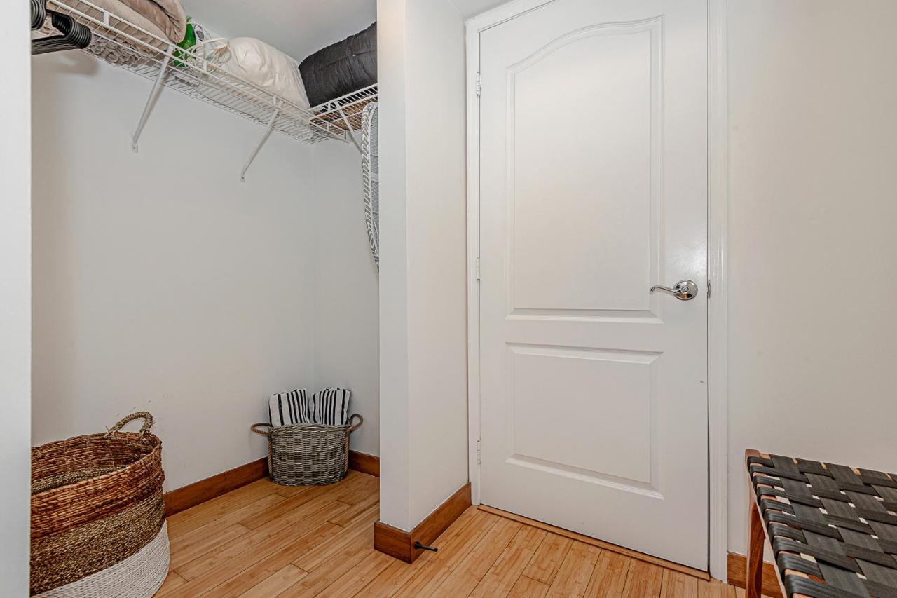 Lovely With & Ocean Views. Sleep Up To 6 People! Apartment