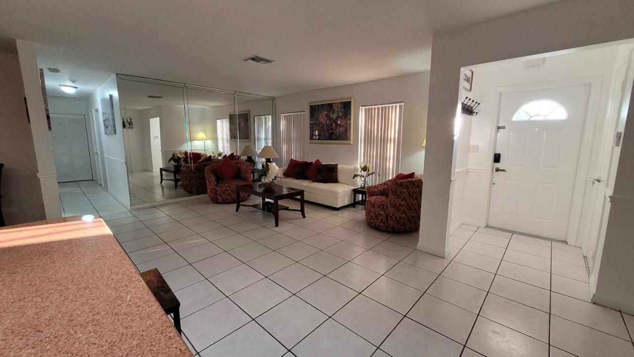 Las Palmeras Holiday home *
