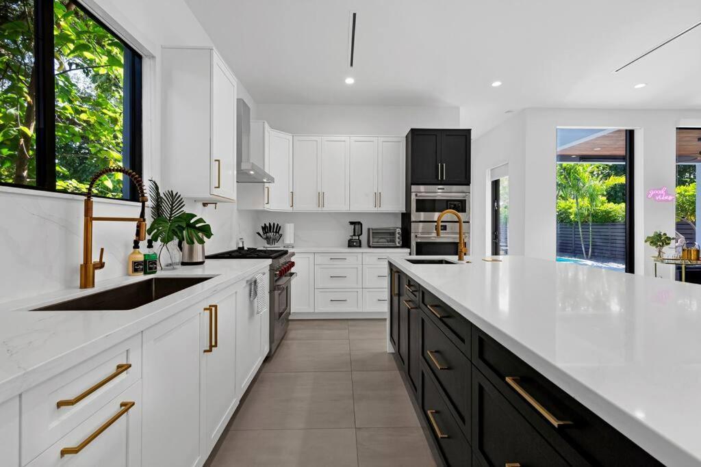 Modern W/ Amenities & Salt Water Pool