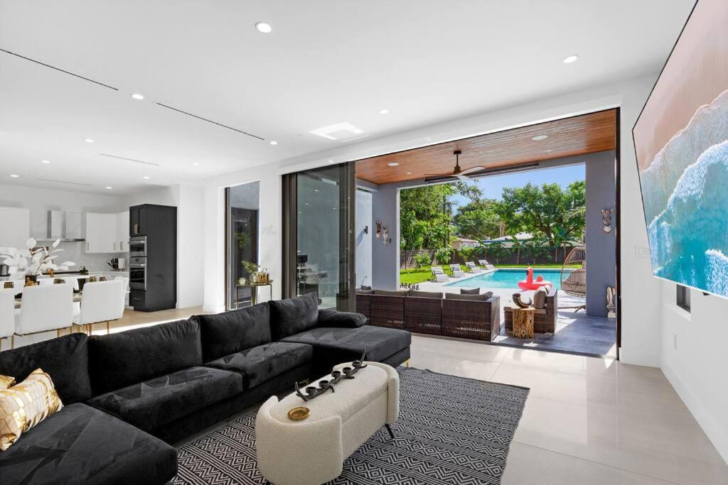 Villa Modern W/ Amenities & Salt Water Pool Miami