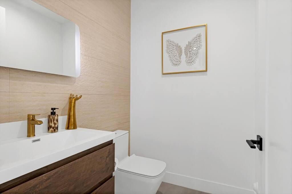 Modern W/ Amenities & Salt Water Pool *