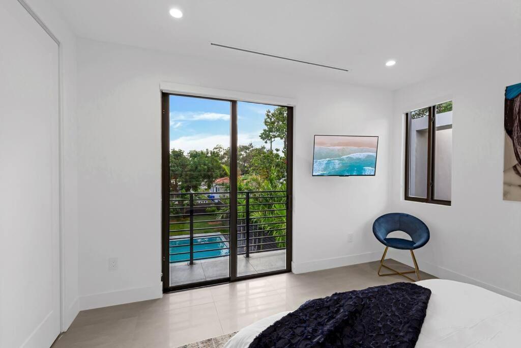 Modern W/ Amenities & Salt Water Pool Villa