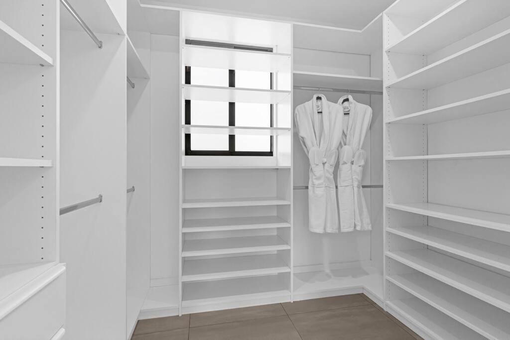 Modern W/ Amenities & Salt Water Pool Miami