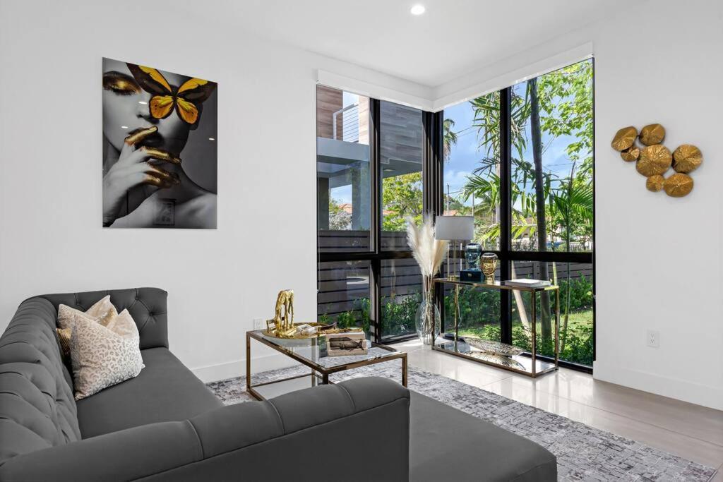 Modern W/ Amenities & Salt Water Pool