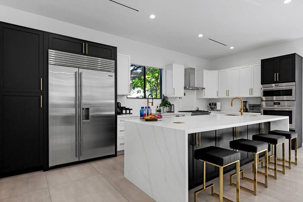 Modern W/ Amenities & Salt Water Pool * Miami