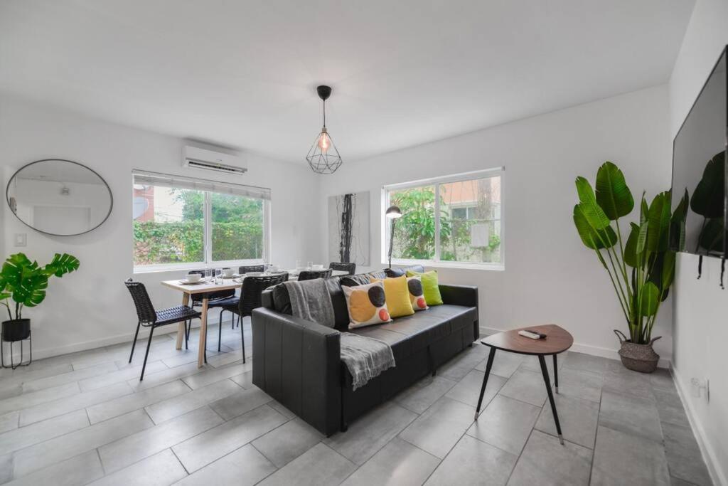 Great 2 Bedroom Near The Apartment *