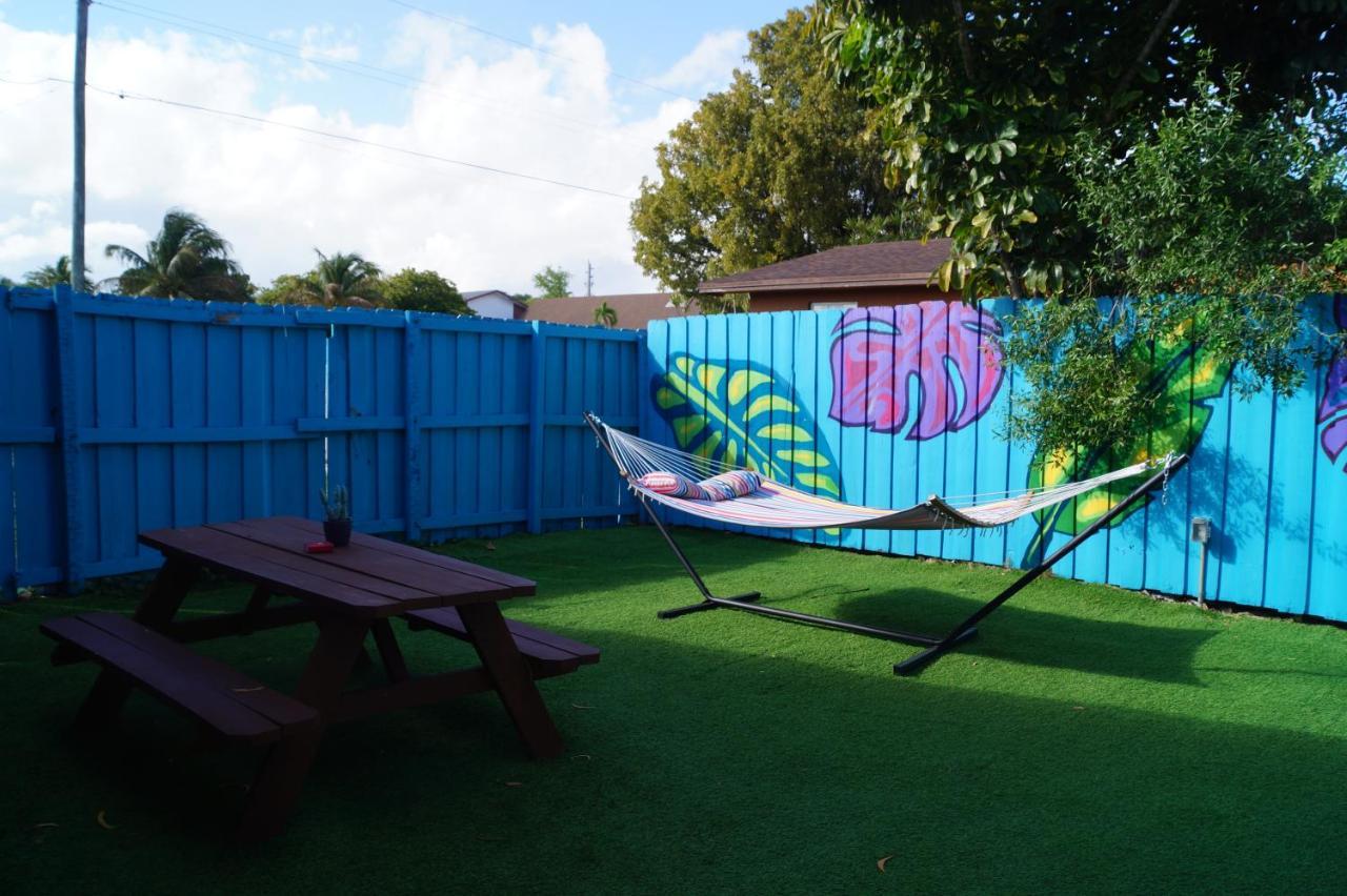 Art Graffiti Hostel Miami
