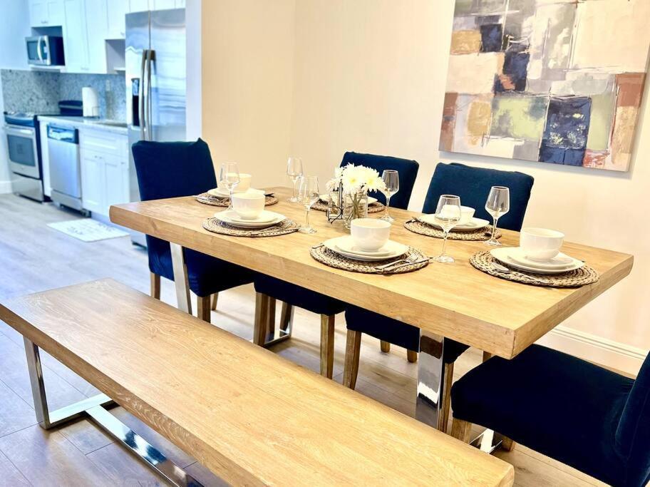 Lush Tropical Big Close To Airport, Calle 8, Coral Gables And Lots Amenities Vakantiehuis *