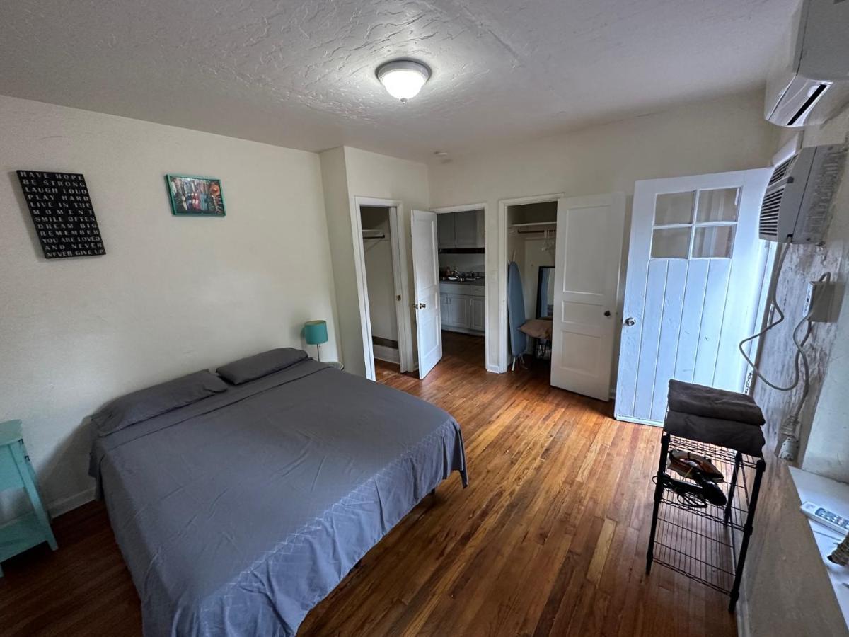 1br Historic Art Deco Charm Meets Modern Comfort- Huge Tropical Garden In Posh Coral Gables-10 Min Airport *