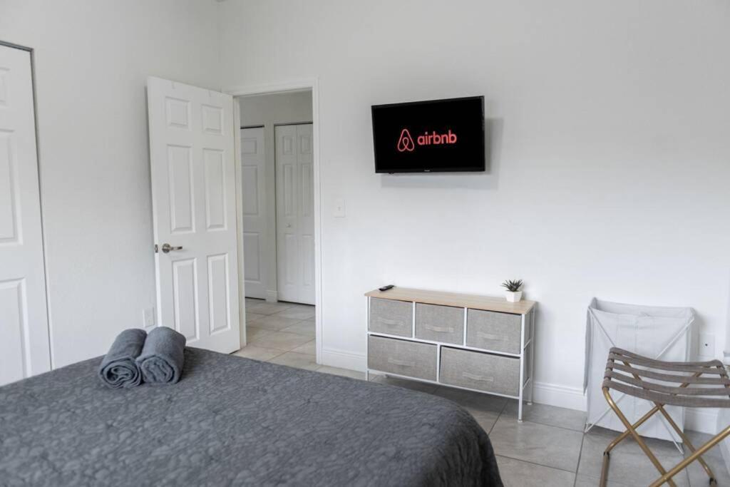 New House On The Block Near Airport. Vakantiehuis