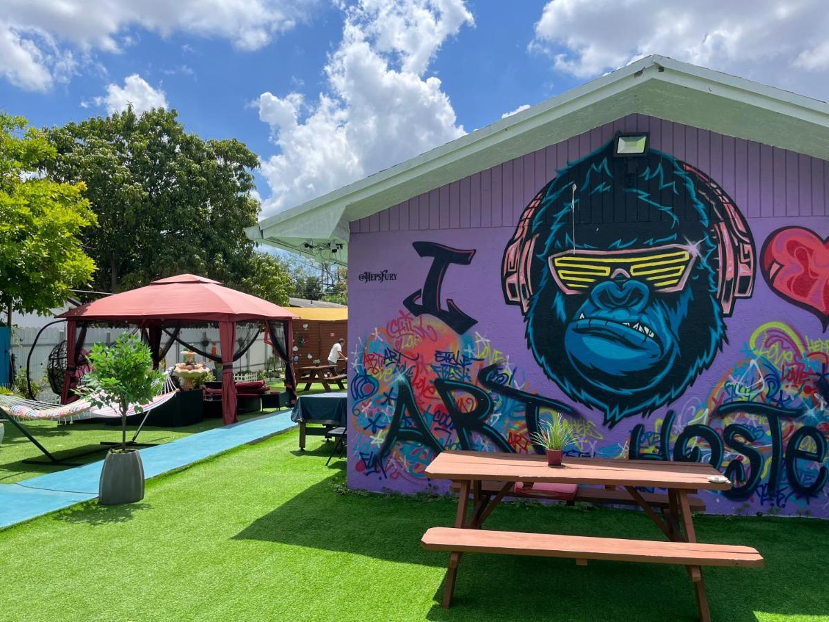 Art Graffiti Hostel *