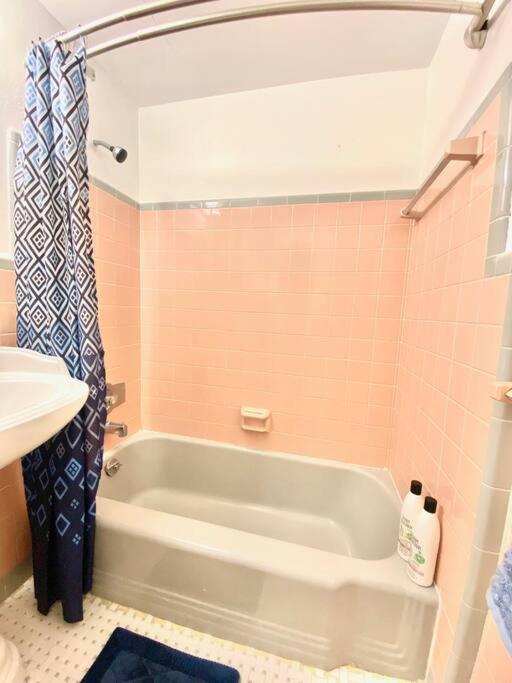 Coral Gables / Coconut Grove Area Free Parking Apartment *