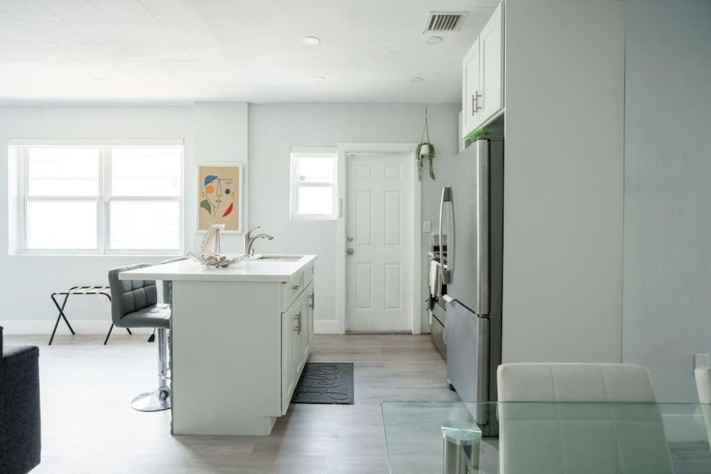 Hot Tub & King Bed - 8min From Airport, & Dt Miami