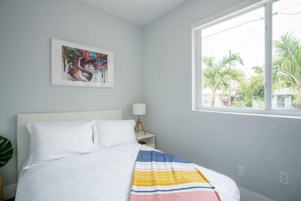 Hot Tub & King Bed - 8min From Airport, & Dt Apartment *