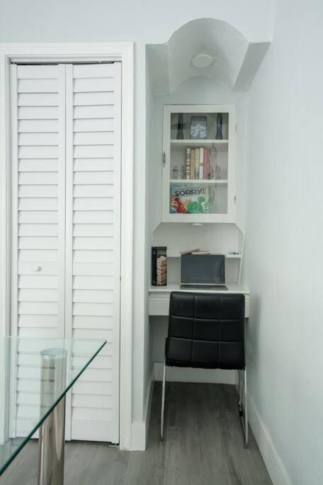 Apartment Hot Tub & King Bed - 8min From Airport, & Dt