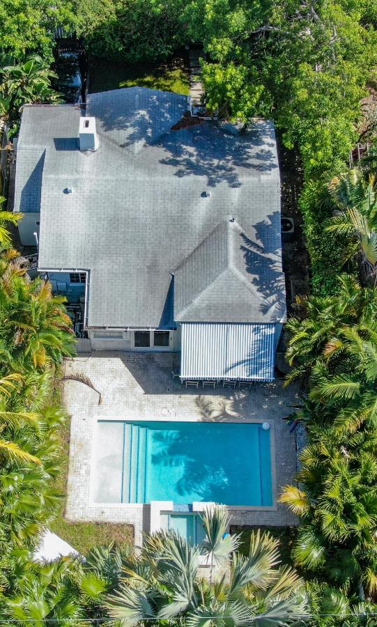 Art Deco Heated Pool Jacuzzi Very Private House On A Quite Street Close To Design District 10 Minutes From The Beach - Villa Miami