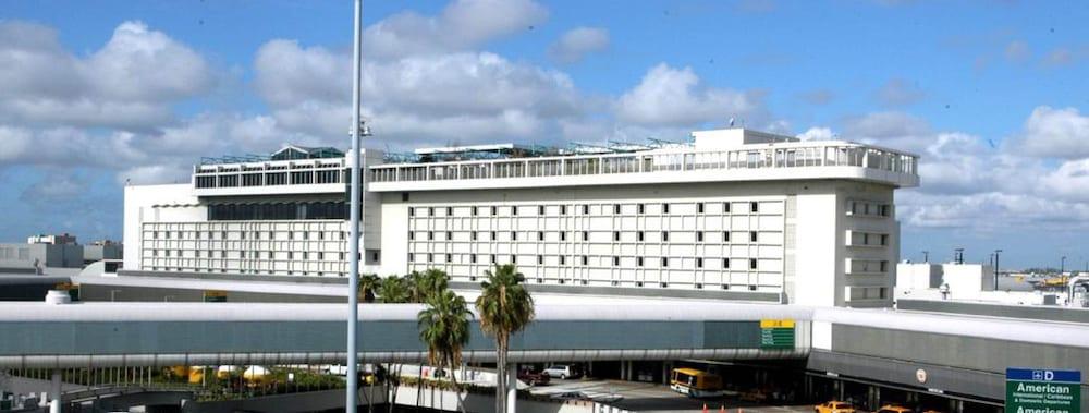 International Airport 3*