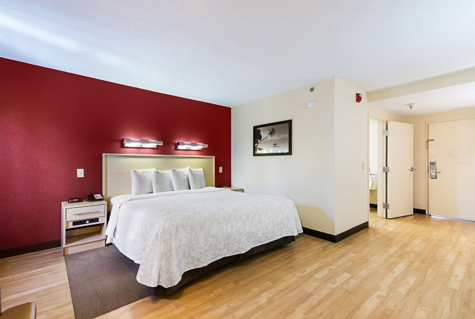 Hotel Red Roof Airport 2*
