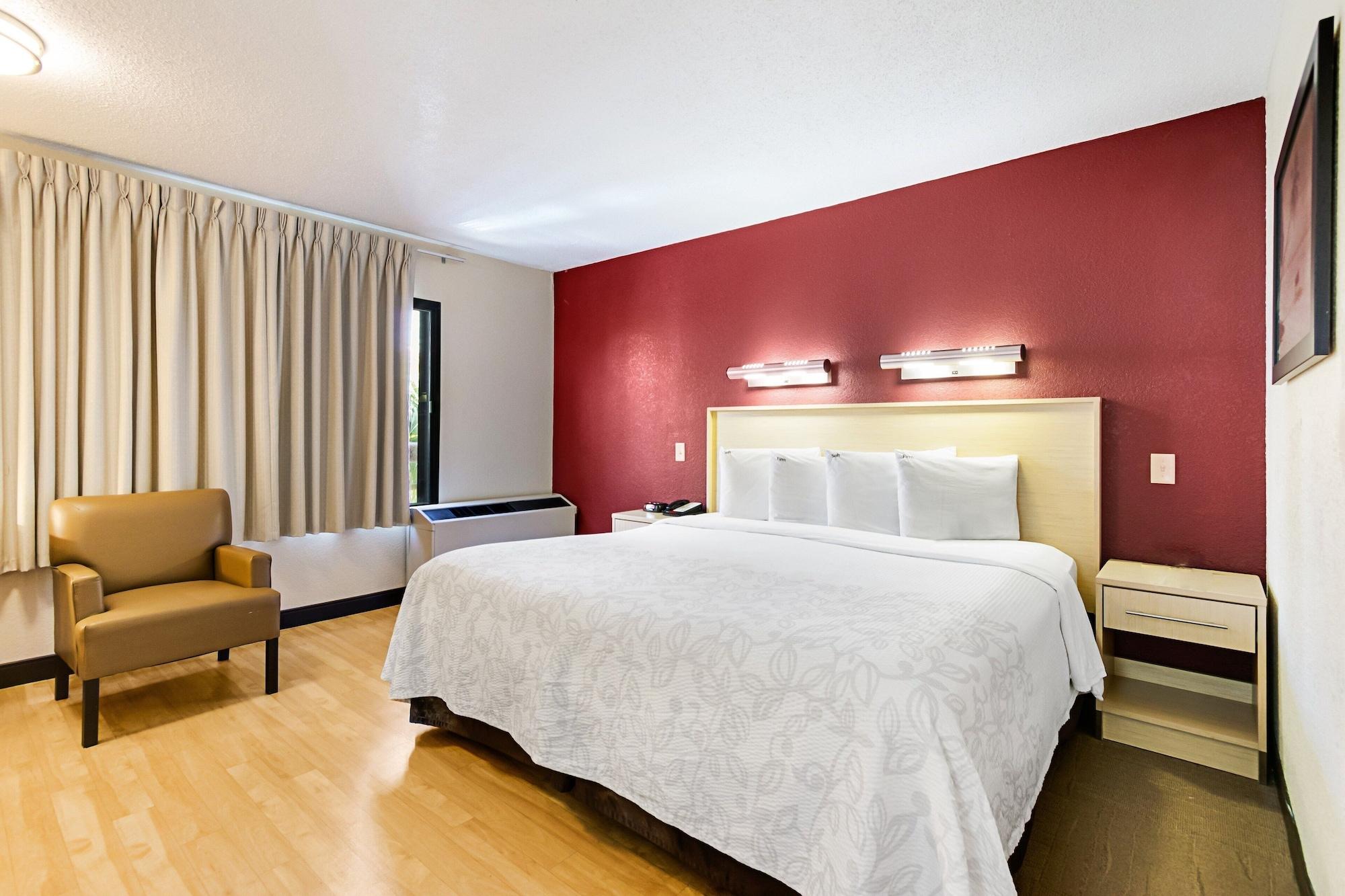 Red Roof Airport Hotel