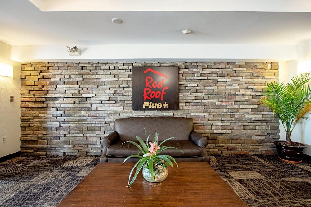 Hotel Red Roof Airport 2*
