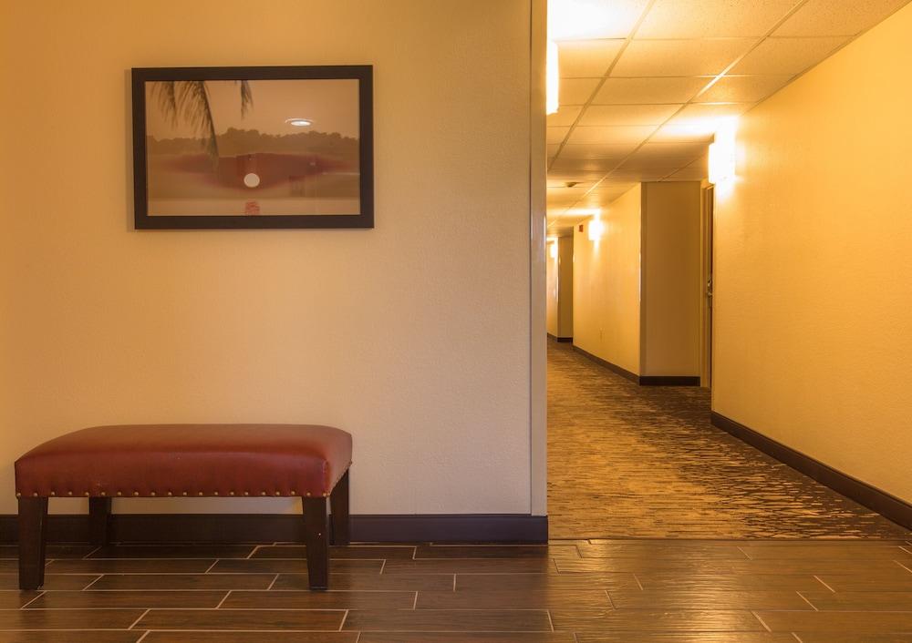 Hotel Red Roof Airport