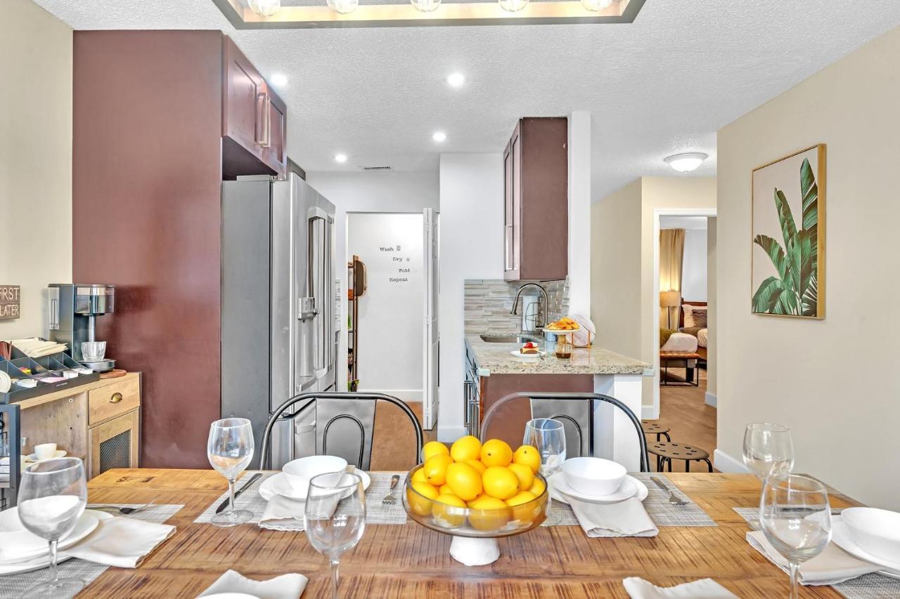Estelo's Place - Modern Townhouse With King Bed, Only 5 Min From The Airport! Holiday home