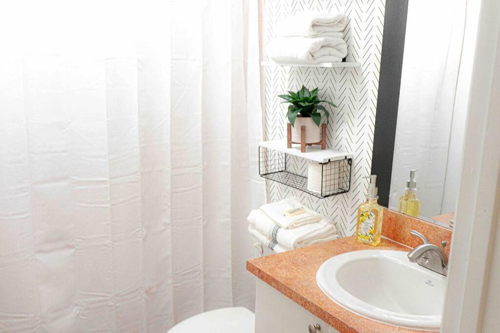 Newly Renovated 5 Min From Airport *