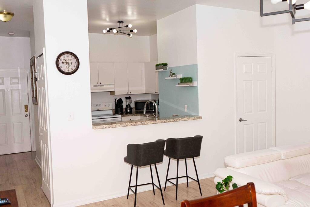 Appartement Newly Renovated 5 Min From Airport